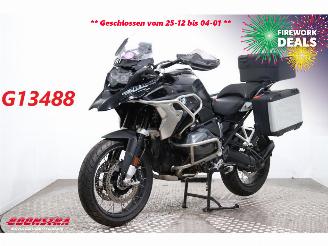 Vaurioauto  motor cycles BMW R 1250 GS Triple Black 3X Pakket! 2023/1