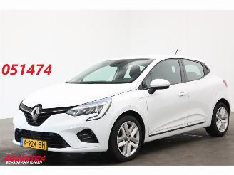 Damaged car Renault Clio 1.0 TCe Zen LED Bluetooth Airco Cruise PDC 2020/11