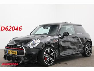 Damaged car Mini Cooper 2.0 232 PK Pano HUD Navi Clima Cruise Camera SHZ 2016/2