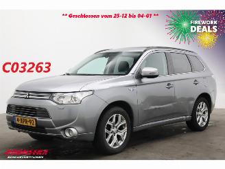 Schadeauto Mitsubishi Outlander 2.0 PHEV Instyle Schuifdak Leder Navi Clima Cruise Camera SHZ AHK 2014/10