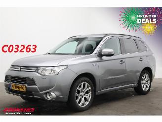 krockskadad bil auto Mitsubishi Outlander 2.0 PHEV Instyle Schuifdak Leder Navi Clima Cruise Camera SHZ AHK 2014/10