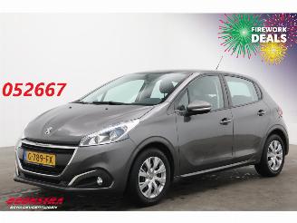 damaged passenger cars Peugeot 208 1.2 PureT. Signature Navi Camera Carplay Airco Cruise 2019/7
