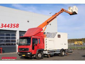 krockskadad bil auto Volvo FL 220 Hubarbeitsbuhne Custers T200 18T 2003/5