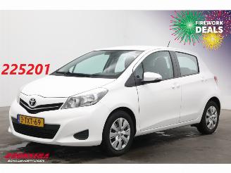 Toyota Yaris 1.3 VVT-i Aspiration Navi Airco Cruise Camera 2014/6