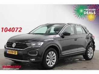 Vaurioauto  passenger cars Volkswagen T-Roc 1.5 TSI DSG Sport LED ACC Apple/Android Virtual LRHZ SHZ AHK 36.384 km! 2020/4