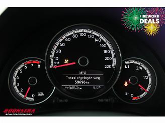 Volkswagen Up! 1.0 5-DRS Airco Bluetooth 59.636 km! picture 17