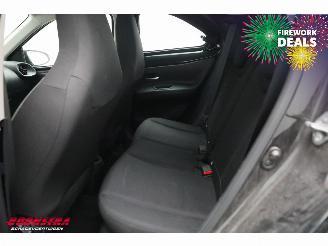 Toyota Aygo 1.0 VVT-i MT Play ACC Bluetooth Airco Camera picture 21