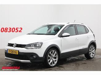 krockskadad bil auto Volkswagen Polo 1.0 Cross Bluetooth Airco 2016/8