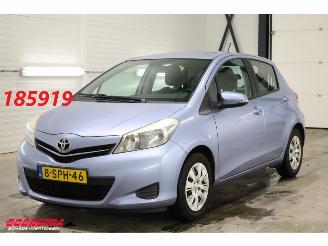 krockskadad bil auto Toyota Yaris 1.3 VVT-i Aspiration Bluetooth Airco Cruise Camera AHK 69.230 km! 2013/11
