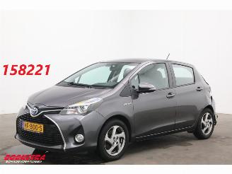 Schadeauto Toyota Yaris 1.5 Hybrid Lease Navi Clima Cruise Camera AHK 79.788 km! 2015/10