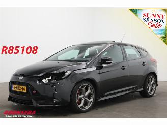 Schadeauto Ford Focus 2.0 EcoBoost ST-3 250 PK Schuifdak Leder Clima Cruise Camera SHZ 2013/7