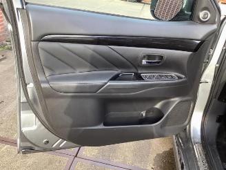 Mitsubishi Outlander Outlander (GF/GG), SUV, 2012 / 2022 2.0 16V PHEV 4x4 picture 10