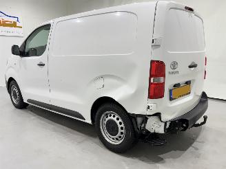 Toyota Proace Compact 1.5 D-4D Cool Comfort picture 4