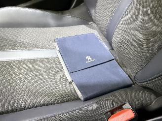 Peugeot 2008 1.2 PureTech Allure Automaat picture 18