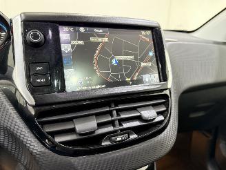 Peugeot 2008 1.2 PureTech 82 Allure Clima picture 8