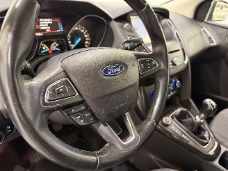 Ford Focus Wagon 1.0 Titanium Edition picture 8