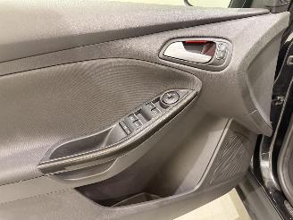 Ford Focus Wagon 1.0 Titanium Edition picture 33