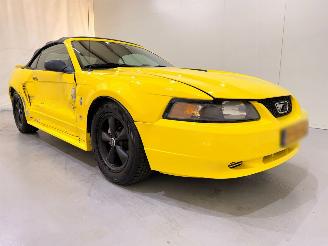 Coche accidentado Ford USA Mustang Convertible 3.8 V6 Automaat 2001/2