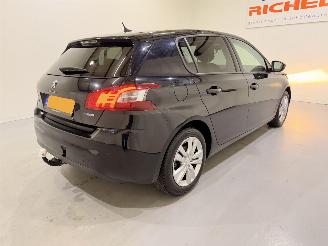 Peugeot 308 HB 1.2 Blue Lease Exe. Pano picture 15