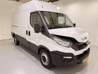 krockskadad bil bedrijf Iveco Daily 35S12V 352 L2H2 2017/12