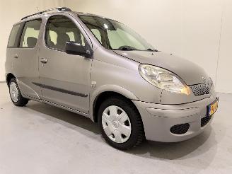 škoda osobní automobily Toyota Yaris-verso 1.5 VVT-i Terra 2004/2