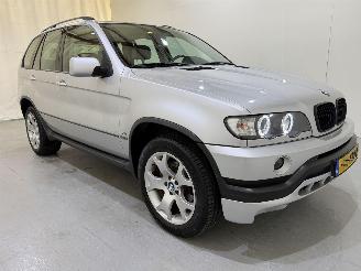 damaged passenger cars BMW X5 4.4i V8 Automaat xDrive 2000/9