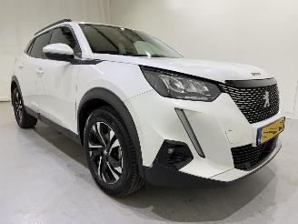 damaged passenger cars Peugeot 2008 1.2 Blue Lease Allure 2021/10