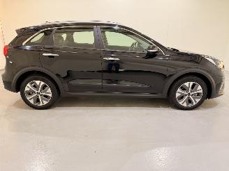 Kia e-Niro 64kWh DynamicLine Aut picture 37