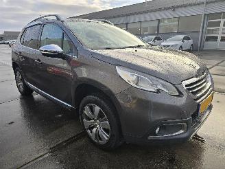 Unfallwagen Peugeot 2008 1.2 Vti Allure Pack Premium Plus *Engine broken* 60Kw Bjr.2013 2013/12