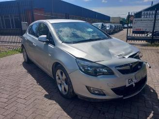 Salvage car Opel Astra Astra J (PC6/PD6/PE6/PF6), Hatchback 5-drs, 2009 / 2015 2.0 CDTI 16V 165 Ecotec 2012/2