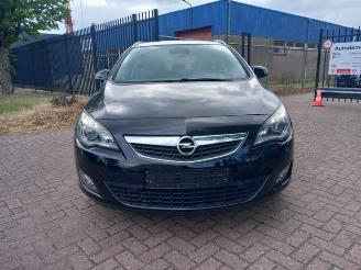 Opel Astra Astra J Sports Tourer (PD8/PE8/PF8), Combi, 2010 / 2015 1.6 16V picture 2