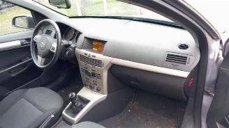 Opel Astra Astra H (L48), Hatchback 5-drs, 2004 / 2014 1.4 16V Twinport picture 10