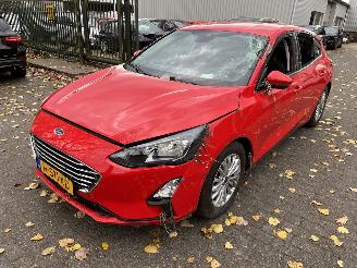 Damaged car Ford Focus 1.0 Ecoboost Titanium Business  5 Drs 2020/2