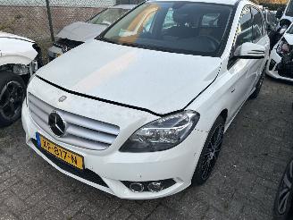 Unfallwagen Mercedes B-klasse 200   Ambition   Automaat 2012/3