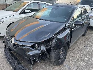 škoda osobní automobily Renault Clio 1.6 E-Tech Hybrid  Automaat 2022/2