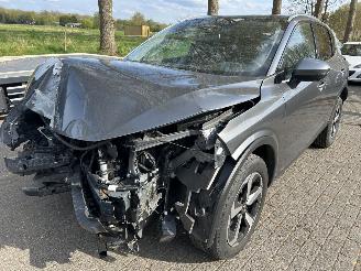Schadeauto Nissan Qashqai 1.3 Hybrid  Automaat Business Design ( Panoramadak ) 2022/3