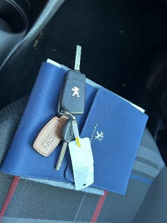 Peugeot 108 1.0 picture 12