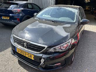 škoda osobní automobily Peugeot 308 SW  1.2 PureTech  Bluelease Active 2020/10