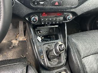 Kia Carens 1.7 Diesel picture 10