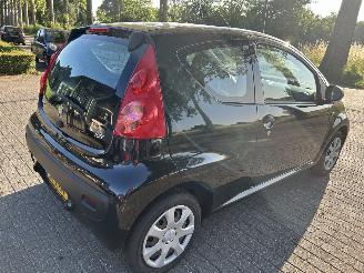 Peugeot 107 1.0  3 Drs picture 3