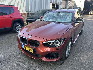 skadebil auto BMW 1-serie 118i   Automaat 2017/12