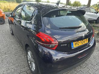 Peugeot 208 1.2 Puretech  Allure picture 9