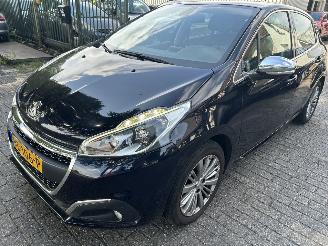 škoda osobní automobily Peugeot 208 1.2 Puretech  Allure 2015/10