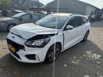 škoda osobní automobily Ford Focus Stationcar 1.0  Hybrid  ST Line 2022/1