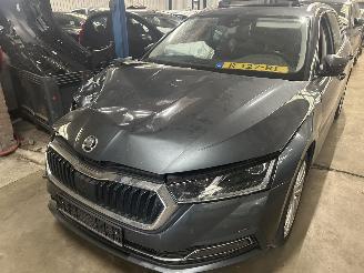 Avarii autoturisme Skoda Octavia Stationcar 1.5 TSI e-Tec Business Edition Automaat 2022/2