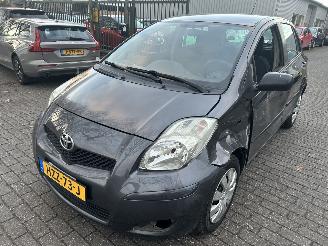 damaged passenger cars Toyota Yaris 1.3 VVT-i  Comfort  5 Drs 2010/3