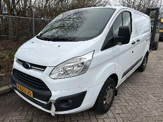 krockskadad bil bedrijf Ford Transit Custom 2.0 TDCI   ( motorschade ) 2017/9
