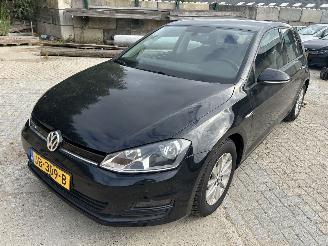 Vaurioauto  passenger cars Volkswagen Golf 1.0 TSI   5 Drs 2016/2
