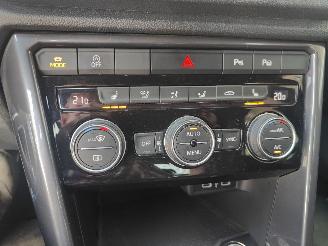 Volkswagen T-Roc 1.5 TSI R-line automaat picture 13