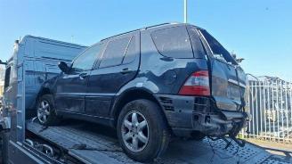 Coche siniestrado Mercedes ML ML I (163), SUV, 1998 / 2005 400 4.0 CDI V8 32V 2002